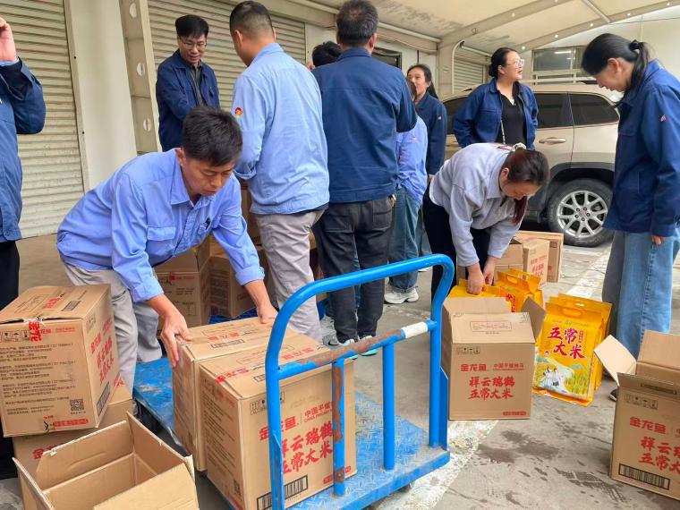 塑料科技发展公司开展节日慰问活动尊龙凯时app网站平煤神马工程(图1) 塑料科技发展公司开展节日慰问活动尊龙凯时app网站平煤神马工程(图1)