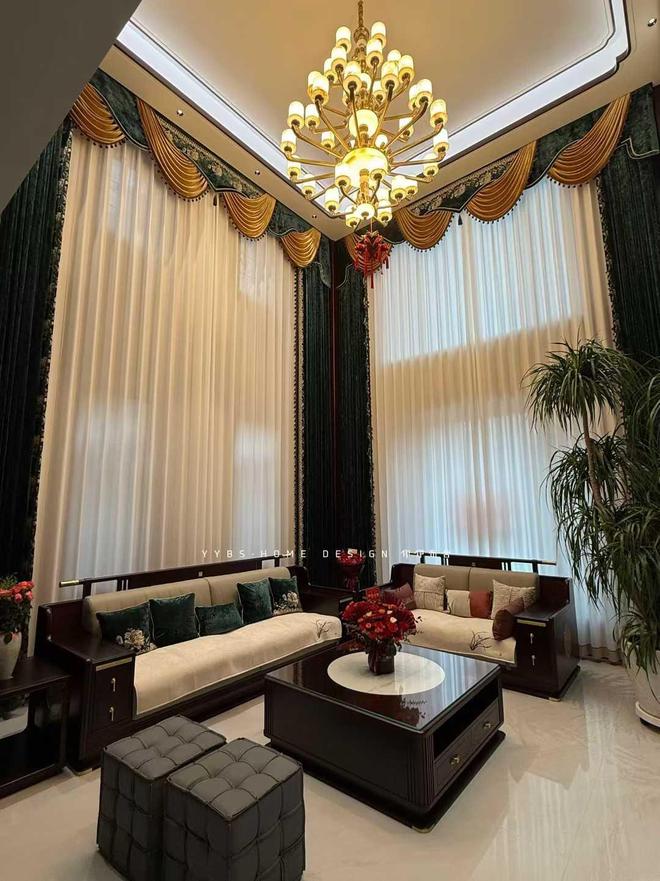 4”系列于法式刺绣中加冕别墅生活尊龙凯时网站伊伊布舍“王者绒耀(图6) 4”系列于法式刺绣中加冕别墅生活尊龙凯时网站伊伊布舍“王者绒耀(图6)