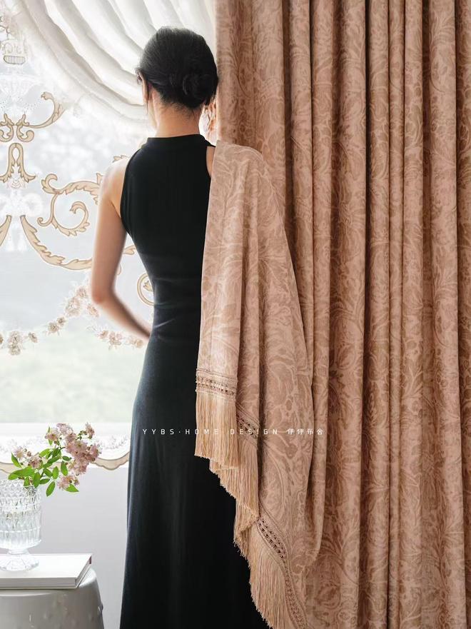 4”系列于法式刺绣中加冕别墅生活尊龙凯时网站伊伊布舍“王者绒耀(图5) 4”系列于法式刺绣中加冕别墅生活尊龙凯时网站伊伊布舍“王者绒耀(图5)